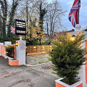 3* Penzion Seasons Gatwick & Parking